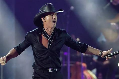 BREAKING: Tim McGraw Announces 2020 Here On Earth Tour