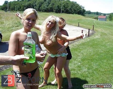 College Lesbos In Activity ZB Porn