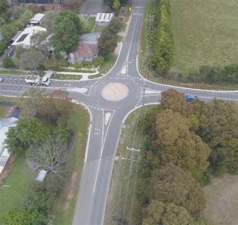 Evaluation of the effectiveness of a compact roundabout design