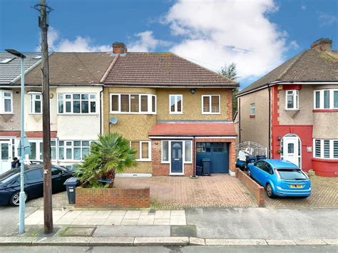 4 Bed End Terrace House For Sale In Jarrow Road Chadwell Heath Rm6 £