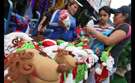 Limeños realizan sus compras por Navidad en Mesa Redonda | FOTOS | Lima ...