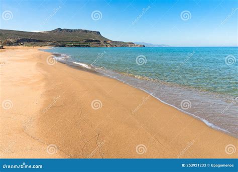 希腊阿里纳沙岸海狮岛长沙滩全景 碧蓝的地中海 库存图片 图片 包括有 平静 海岸线 展望期 风景 253921233