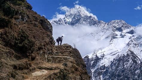 Hundreds Of Trekkers Stranded On Nepals Mountain Trails After