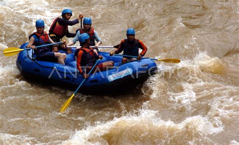 Wisata Arung Jeram Antara Foto