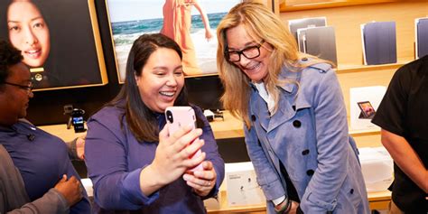 Angela Ahrendts talks about lessons learned at Apple - RetailWire