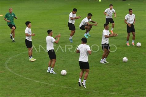 LATIHAN TIMNAS INDONESIA JELANG SEMI FINAL PIALA AFF ANTARA Foto