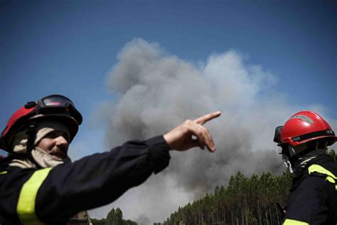 Miles De Personas Son Evacuadas Por Incendios Forestales En Francia