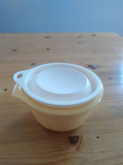 Tupperware posuda moderna plavuša mala NIJE KORIŠTENO