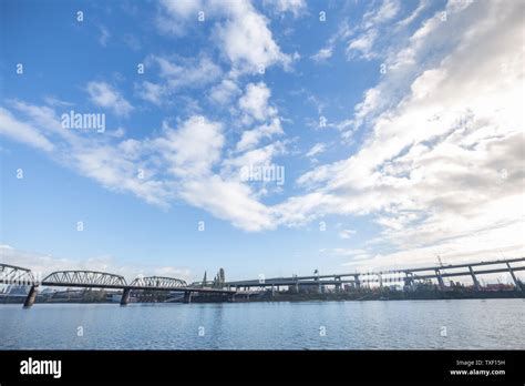 Puentes sobre el agua fotografías e imágenes de alta resolución Alamy