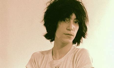 Patti Smith singing The Monkees’ ‘Daydream Believer’ live in Paris | Dangerous Minds