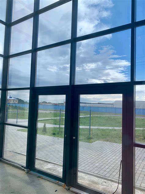 Комплект стеклянных входных дверей в магазин | Calida