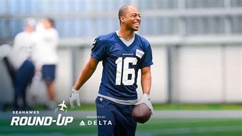 Friday Round Up Tyler Lockett Gives Back To Hometown Tulsa Youth