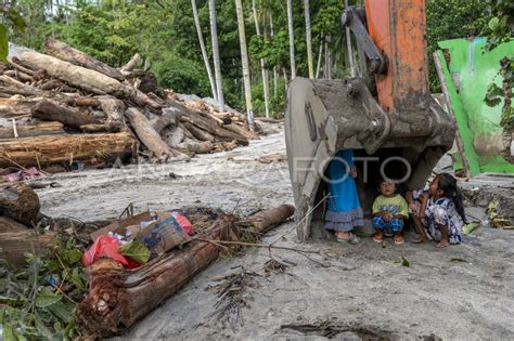 Bandang De Inundaci N Lechelan En La Aldea De Rogo Antara Foto