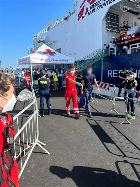 La Nave Geo Barents In Porto A Bari A Bordo Migranti Soccorsi Nel