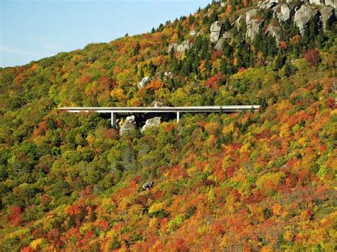 Linn Cove Viaduct The Linn Cove Viaduct Hugs The Face Of Grandfather