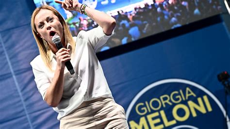 Comizio Giorgia Meloni Al Porto Antico Bagno Di Folla Per La Leader Di