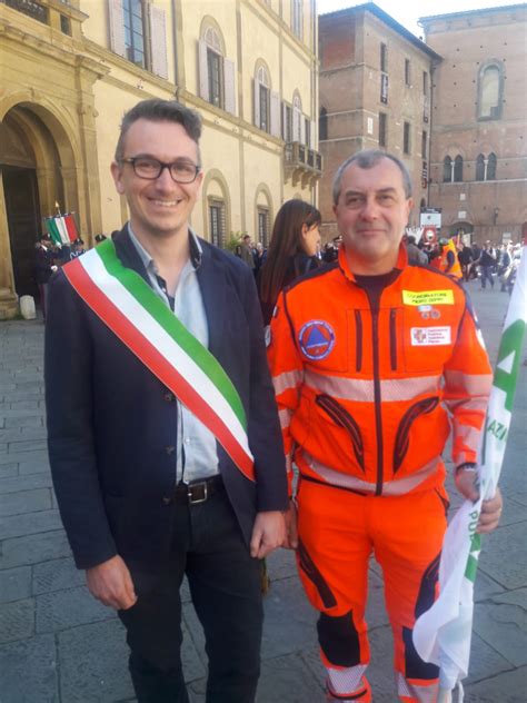 Fabio Pellegrini Notizie Dalla Val D Orcia La Piazza La Festa