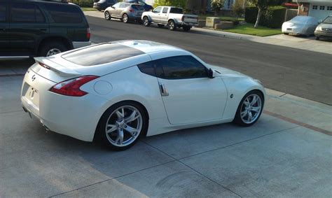 Pearl white 2010 nissan 370z nismo