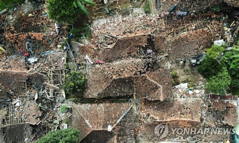 여진에 비까지인니 서자바주 지진 수색작업 난항 韓聯社