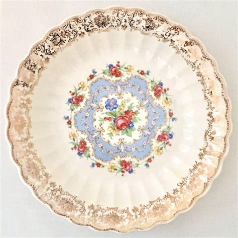 Mid Century Limoges Usa Ceramic And Gold Gilt Dinnerware Lyric S 25 For Sale At 1stdibs