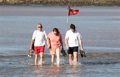 Fotos El Viento Y El Oleaje Obligan A Poner La Bandera Roja En Las