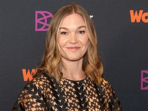 '90s Star Julia Stiles Stuns With Natural Beauty, 27 Years After '10