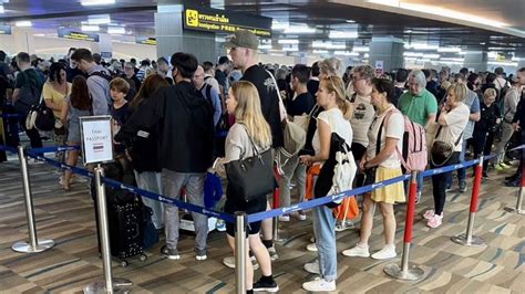 Phuket airport handles rush hour arrivals