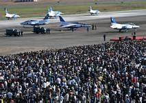 動画入間航空祭に電子戦訓練機EC 1登場 ブルーインパルスに歓声 産経ニュース