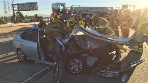 1 Dead 3 Injured In Chain Reaction Crash On 22 Fwy In Orange County Abc7 Los Angeles