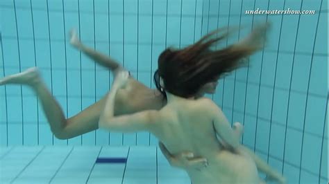 Vidéos de Sexe caliente Bondage In Swimming Pool Lesbian Porn et films