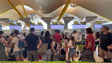 Video Airlines halt service due to global IT issues - ABC News