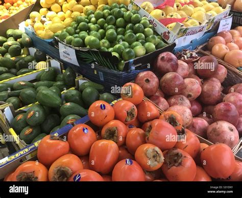 Supermarket fruit display hi-res stock photography and images - Alamy