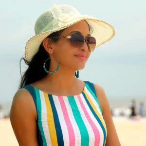 Shubhangi Atre Hot Navel Pics Bikini Photos Cleavage Images