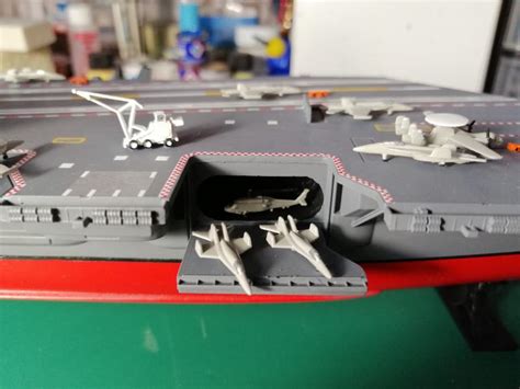 ITALERI Porte avions nucléaire USS GEORGE H W BUSH CVN 77 1 720ème