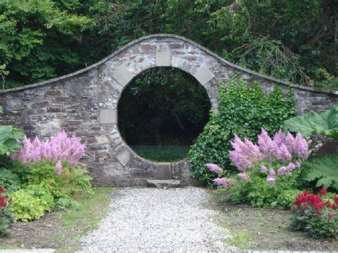 38 Eye Catching Moon Gate Designs For Your Garden • Insteading