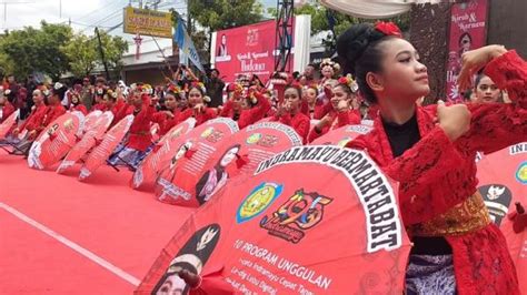 Kirab Budaya Lokal Dan Nusantara Semarakkan Perayaan Hari Jadi Indramayu