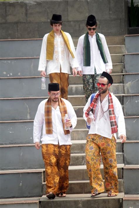 Baju Adat Betawi Filosofi Dan Jenis Jenisnya Budayanesia