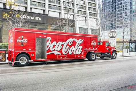 Coca Cola Truck In Chicago Stock Editorial Photo © Rarrarorro 151449966