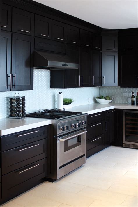 24+ Inspiring White Countertops With Blue Cabinets