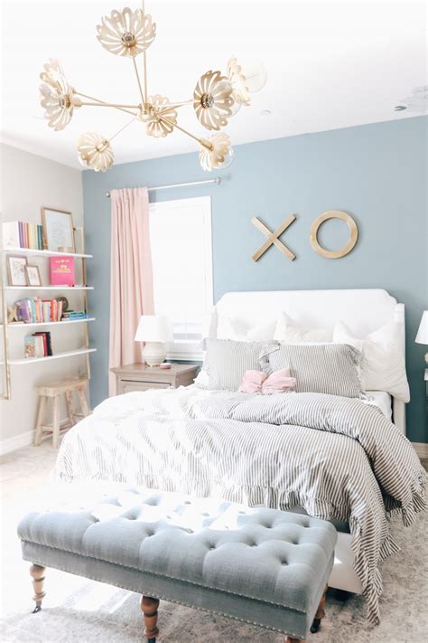 Fun and Pretty Teen Bedroom