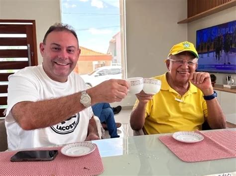 Jeová E Pessoa Tomam “café Forte” E Reforçam Relação Primeira Mão