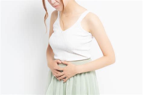 ダイエット中に空腹で寝られない！夜中や寝る前にお腹がすいたら？ ｜ Rolmy