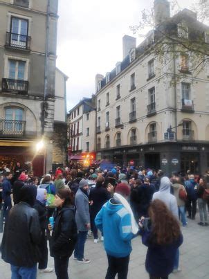 Rennes Un Commissariat Incendi La Porte Du Couvent Br L E Et Des