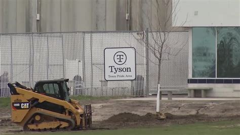 Officials Call For Tyson Pork Plant To Shut Down Claiming Workers Sick On Job Youtube