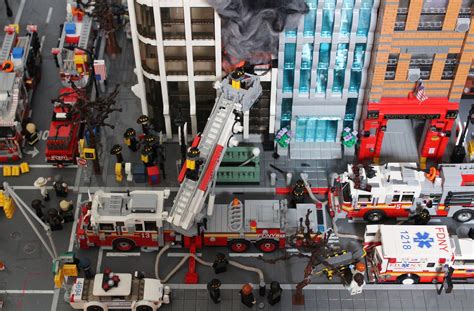 Lego Moc Fdny Tower Ladder Im Einsatz Zusammengebaut