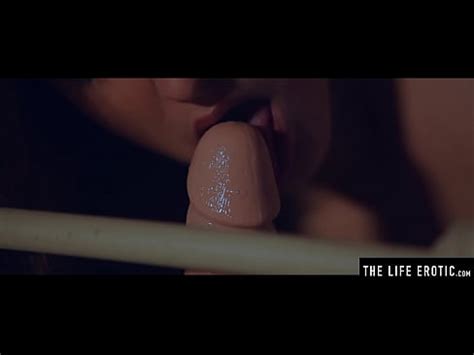 Hermosa Chica Se Folla Con Un Consolador Mientras Ve Porno XVIDEOS