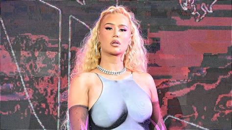 Iggy Azalea Show Stopped After Wardrobe Malfunction In Saudi Arabia