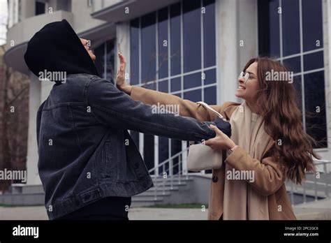 Woman Fighting With Thief While He Trying To Steal Her Bag On City