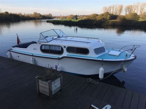 26ft Freeman 26 Classic Wide Beam River Cruiser Boat Perkins 4108