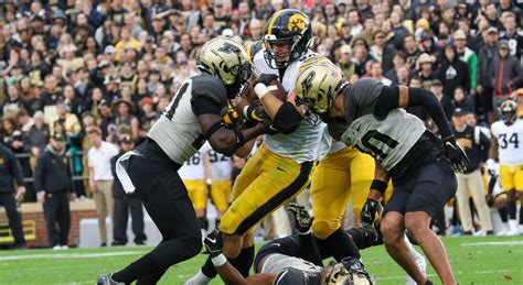 Sam LaPorta Mackey Award Finalist - Sports Illustrated Iowa Hawkeyes ...